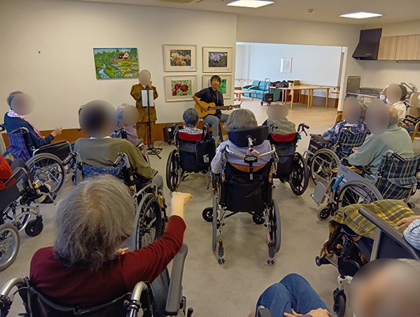 ハーモニカとギター演奏