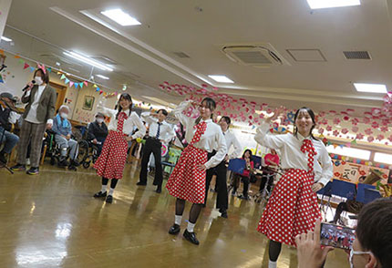 スペシャルゲスト発表